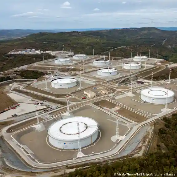 EE.UU. levanta la mayoría de las sanciones al petróleo ruso