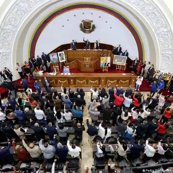 Parlamento de Venezuela aprueba ley de minas en primer debate