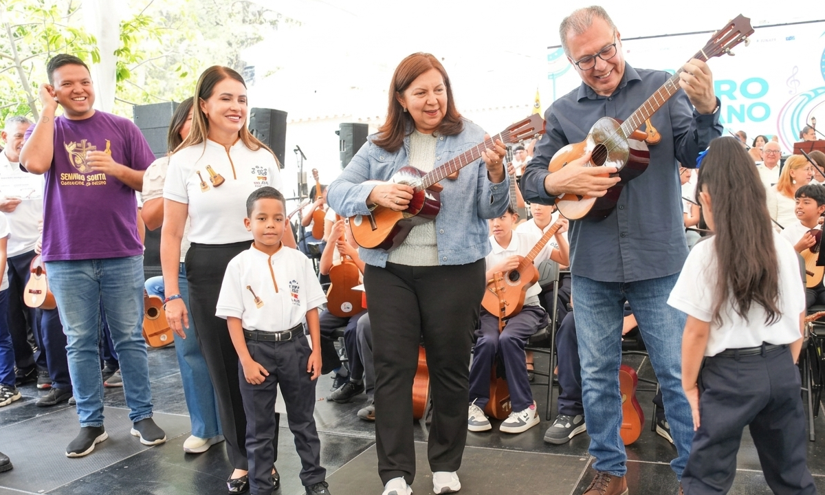 Celebran Día del Cuatro con magistral gala en la Casona Eleazar López Contreras