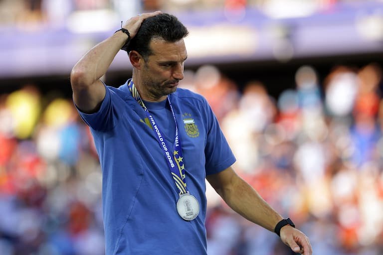 Lionel Scaloni rompió en llanto y abandonó rueda de prensa tras resultado desfavorable para Argentina