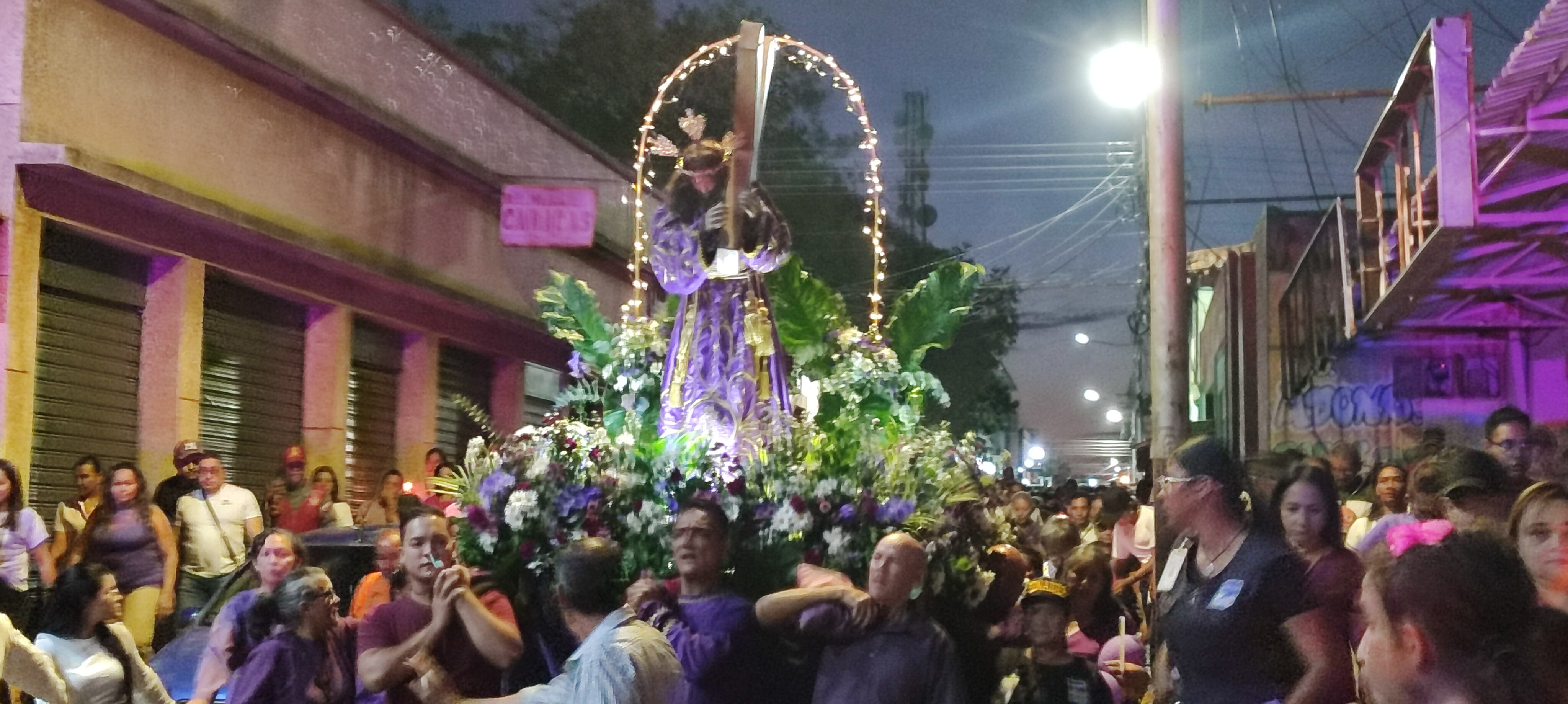 El Nazareno volvió a recorrer  calles del centro de Valle de La Pascua 