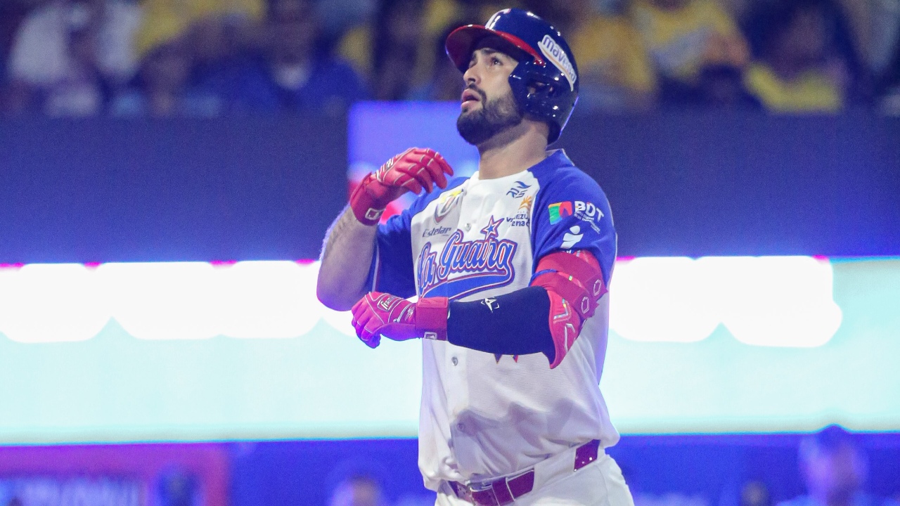 Tiburones barrió a Magallanes para seguir en la cima