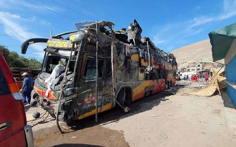 Accidente de autobús deja 16 víctimas fatales y 40 heridos